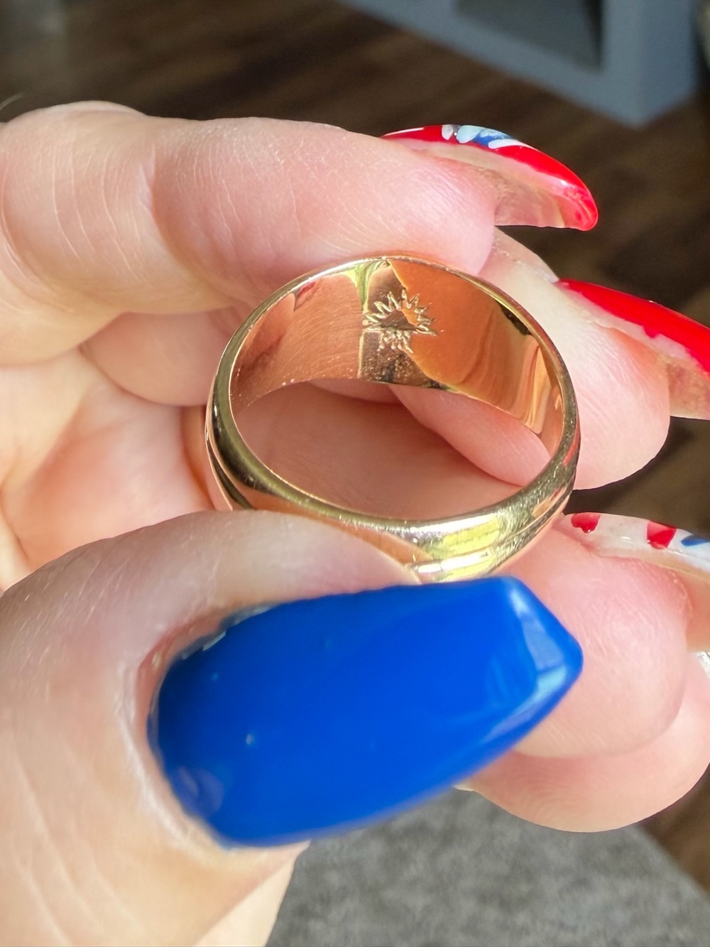 Elegant Vintage 14K Yellow Gold Australian and Black Opal Ring - Picture 5 of 5
